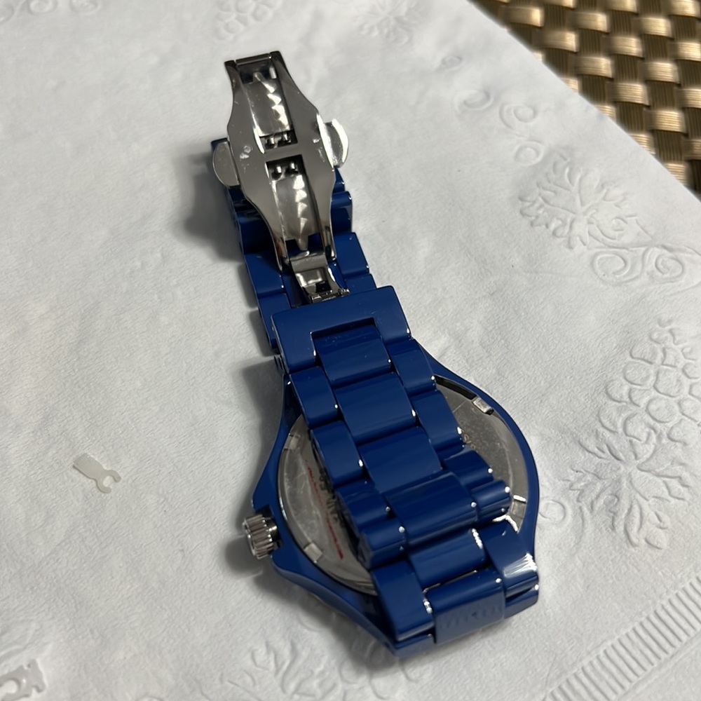 Isaac Mizrah watch - Picture 3 of 4